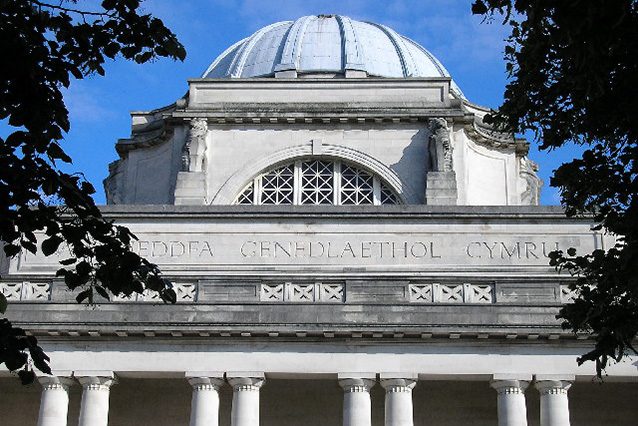 Facciata del National Museum of Wales (Wikipedia).