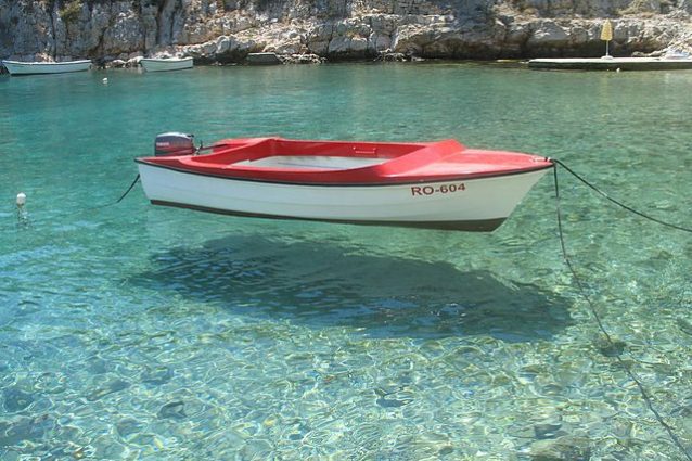 Il mare cristallino dell'isola di Solta – Foto Wikimedia Commons