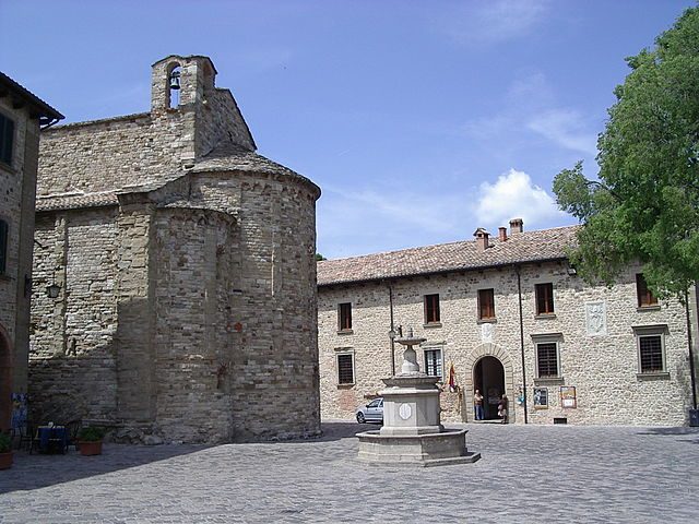 Piazza Dante Alighieri – Foto Wikimedia Commons