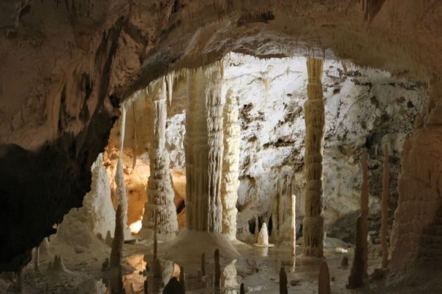 Grotte di Frasassi – Foto Wikipedia