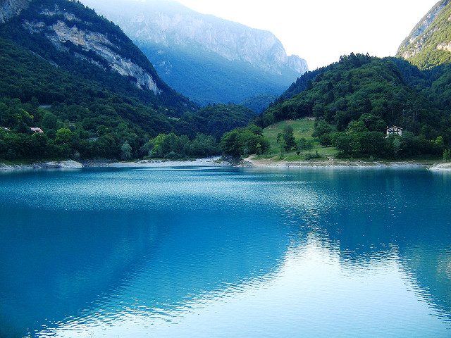 Lago di Tenno. Foto di Giusi Barbiani