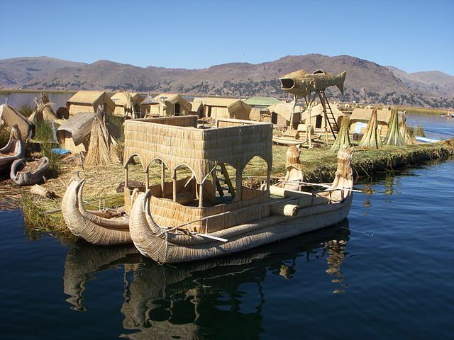 Uros Floating Islands – Foto Wikimedia Commons