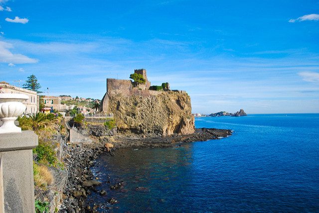 Aci Castello. Foto di Eduardo M.