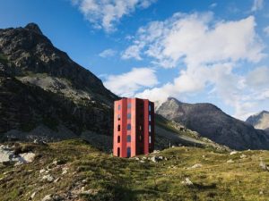 Una torre teatro nel nulla a 2300 metri di altezza. Ecco dove si trova