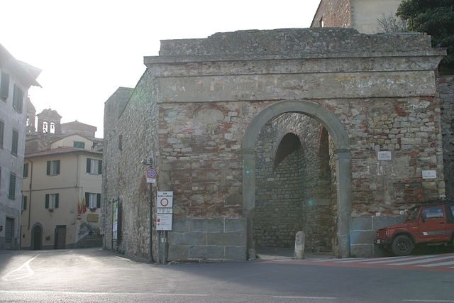 Lucignano, Porta San Giovanni – Foto Wikimedia Commons