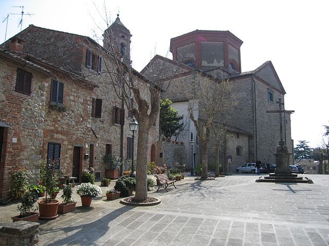 Piazza del Tribunale con la chiesa di San Michele Arcangelo – Foto Wikipedia