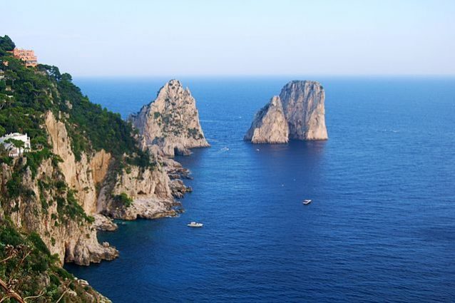 La bellezza dei Faraglioni di Capri – Foto Wikipedia
