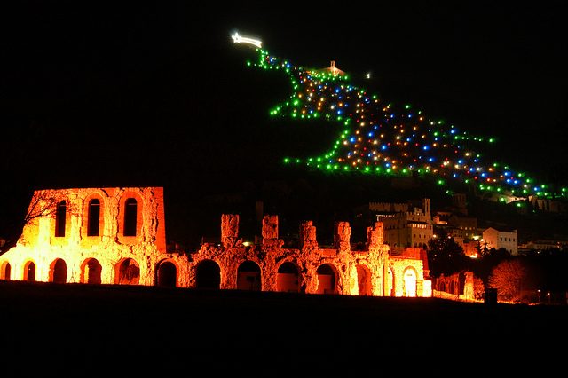 Albero di Natale Gubbio. Foto di Gianluigi Bettin
