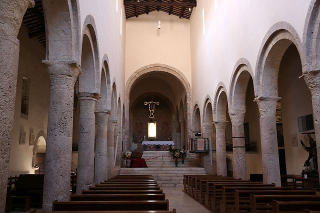 Interno della chiesa di San Michele – Foto Wikimedia Commons