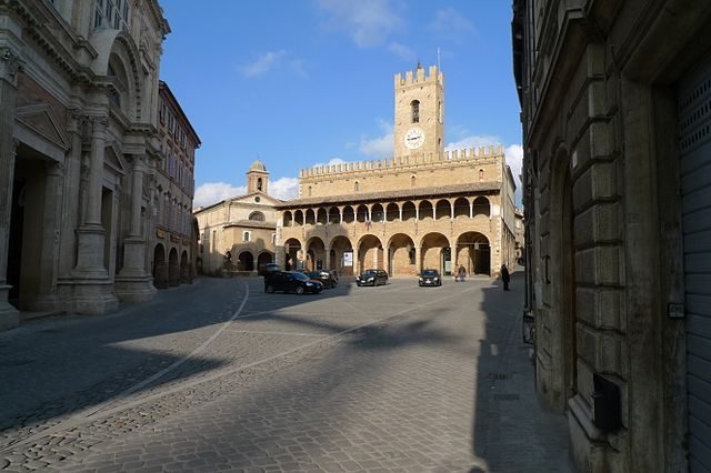 Piazza del Popolo – Foto Wikimedia Commons