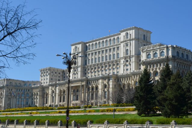 Palazzo del Parlamento di Bucarest vista laterale