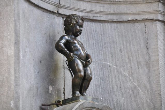 Statua del bambino che fa la pipì a Bruxelles