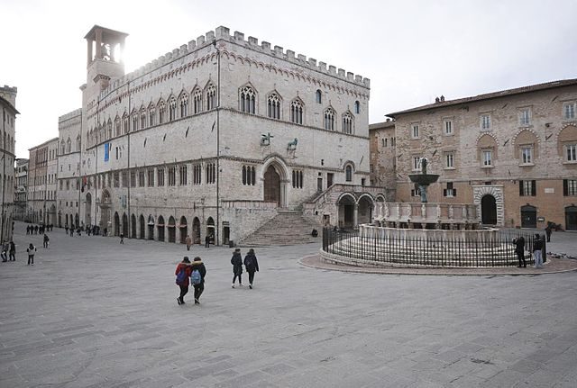 Perugia, Piazza IV Novembre – Foto Wikimedia Commons