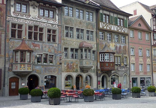 Le meravigliose case affrescate di Stein am Rhein – Foto Wikimedia Commons