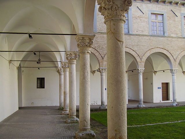 Cortile d’onore del Palazzo Ducale di Urbania – Foto Wikipedia