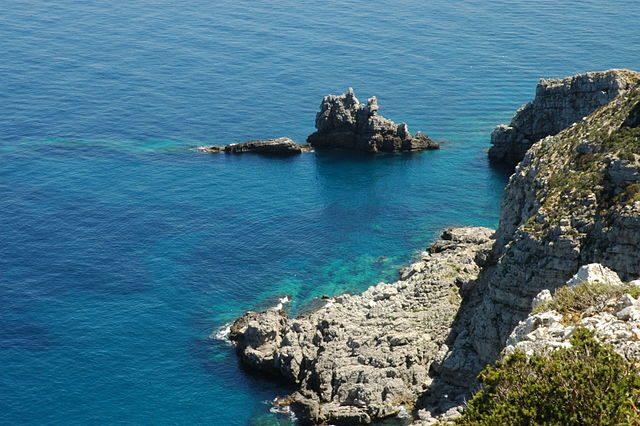 Marettimo, Scoglio del Cammello – Foto Wikipedia