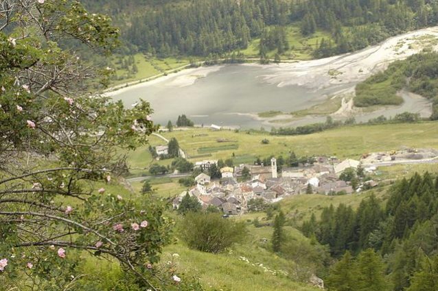 Usseaux, veduta della borgata di Pourrières – Foto Wikipedia
