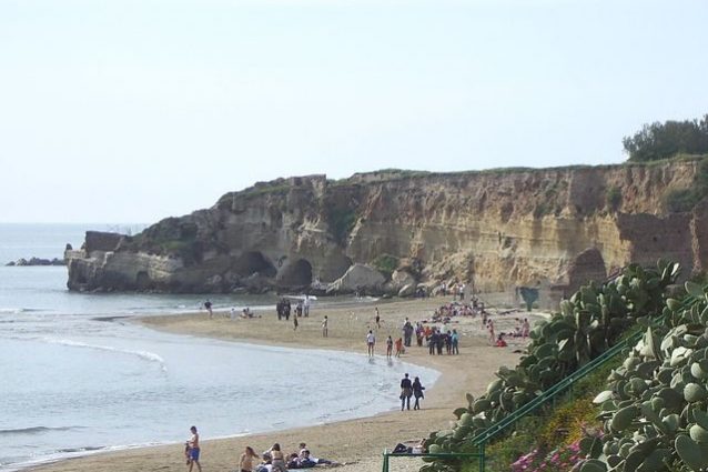 Spiaggia Grotta di Nerone – Foto Wikipedia