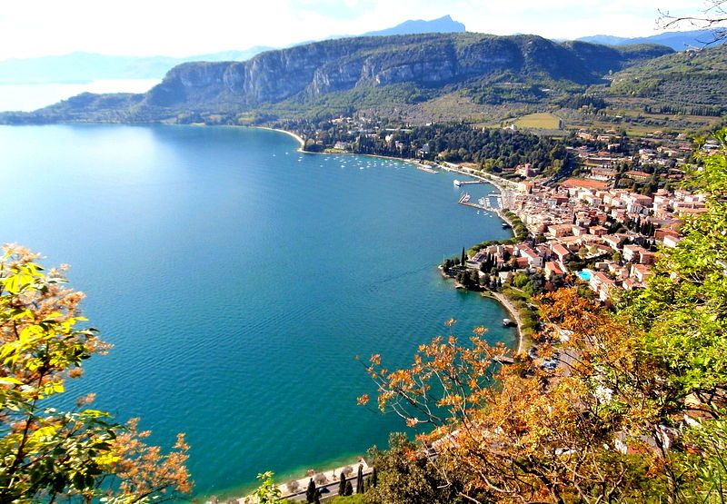 La Riviera Degli Ulivi La Parte Veneta Del Lago Di Garda