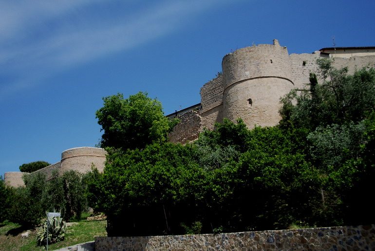 Mura di Magliano in Toscana – Foto Wikipedia