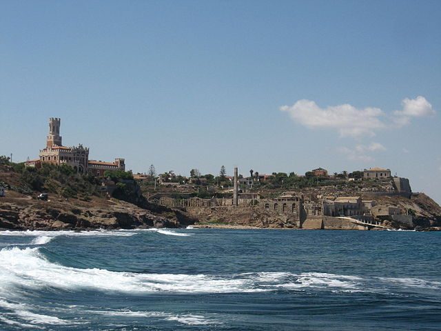 Tonnara e Castello di Portopalo – Foto Wikipedia
