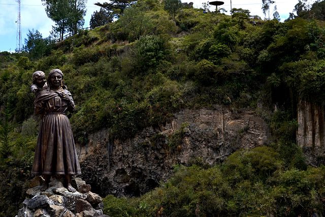 Statua di María Mueses con la figlia Rosa – Foto Wikipedia