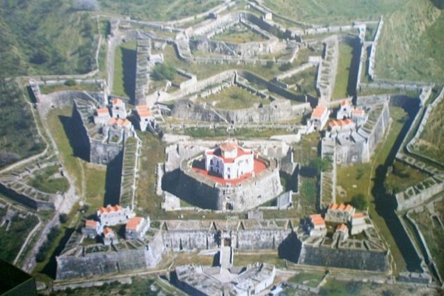 Elvas, veduta aerea, Forte de Nossa Senhora da Graça – Foto Wikimedia Commons