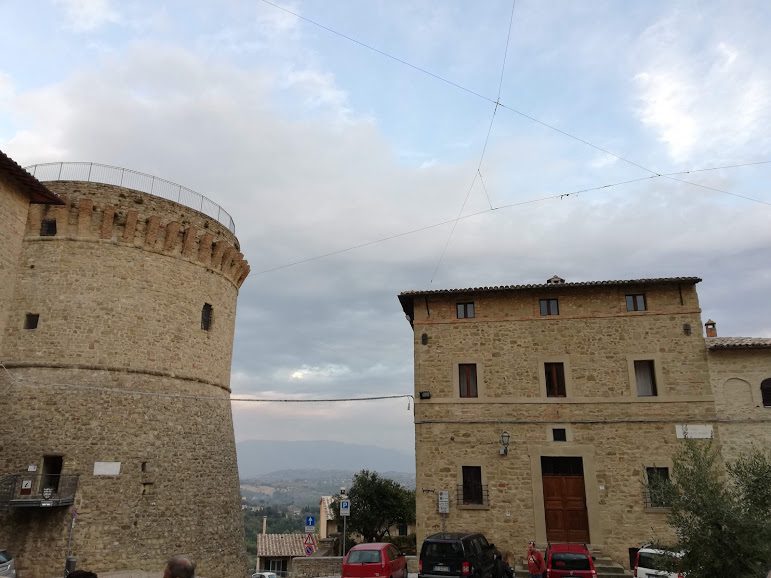 Centro storico di Gualdo Cattaneo con la Rocca
