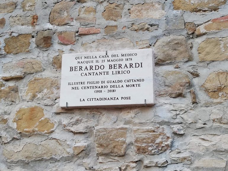La targa commemorativa che ricorda il luogo di nascita di Berardo Berardi