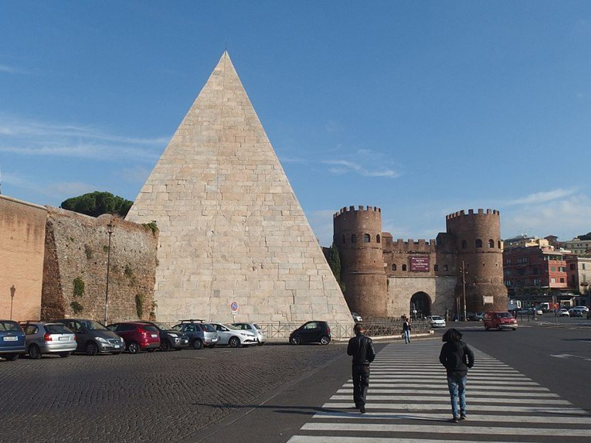Piramide Cestia un monumento misterioso di Roma Piramide Cestia un monumento misterioso di Roma