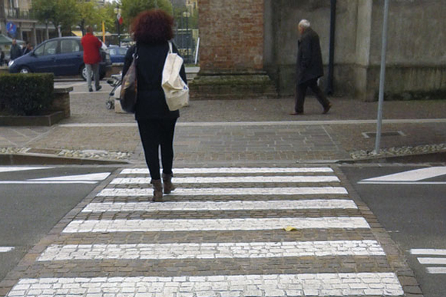 In Vicinanza Di Un Attraversamento Pedonale Il Conducente