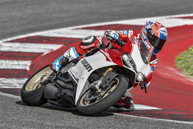 Casey Stoner prova la 1299 Panigale S Anniversario sul circuito di Misano / Ducati