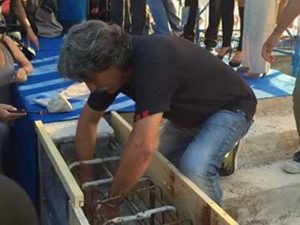 Paolo Simoncelli interra un messaggio per il Sic / Facebook