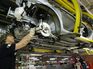 Mercato auto Europa: stallo ad ottobre, -0,3%. Italia traino, frenano Germania e Francia