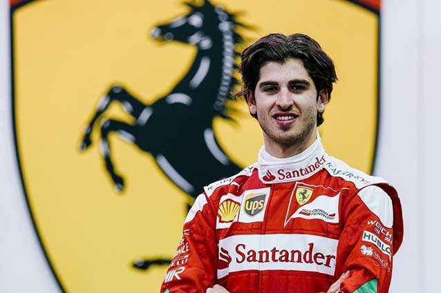 Antonio Giovinazzi in tuta Rossa / Ferrari.com