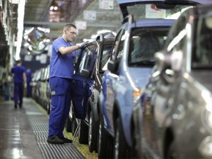 Mercato, ripresa a due cifre per l’Italia: oltre 1,8 milioni di auto vendute nel 2016
