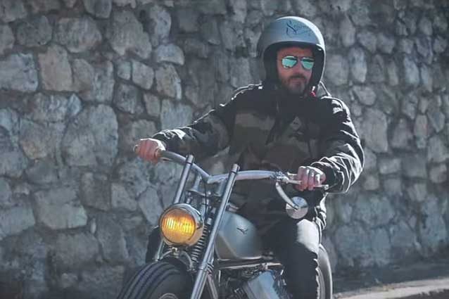 Max Biaggi nel video del brano "Ora esisti solo tu" che Bianca Atzei presenta a Sanremo 2017