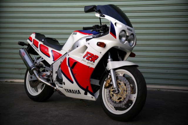 Yamaha-FZR1000