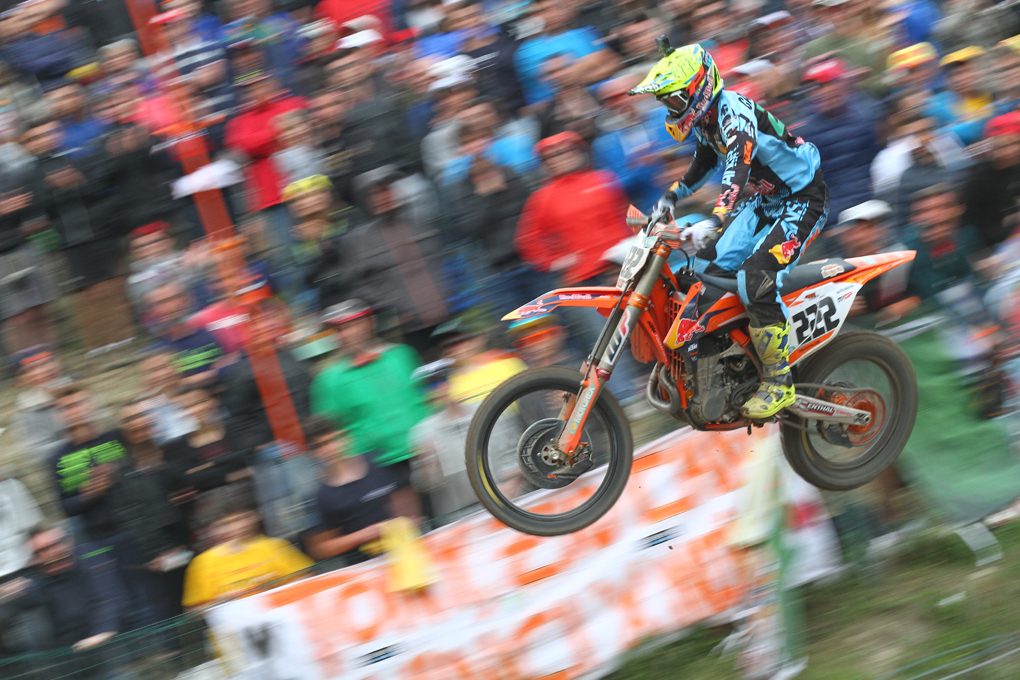 Tony Cairoli in azione davanti ai suoi tifosi – foto Carrubba