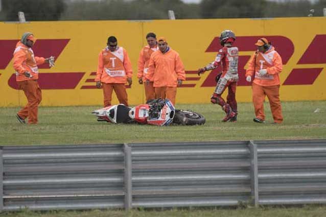 Jorge Lorenzo dopo la caduta alla prima curva del Gp d'Argentina / GettyImages