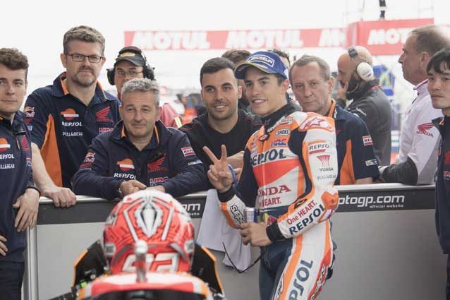 Marquez in pole, Rossi apre la terza fila