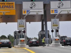 Autostrade, arrivano gli ausiliari del pedaggio: se non pagato, scatta la multa