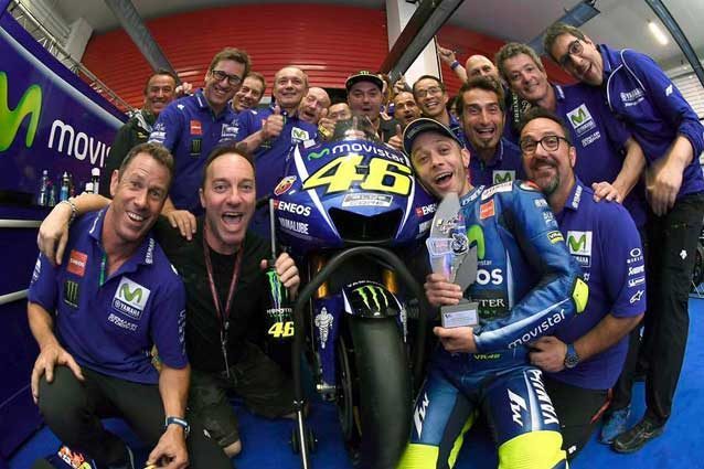 Valentino Rossi e la sua squadra dopo il secondo posto al Gp d'Argentina / Valentino Rossi Official