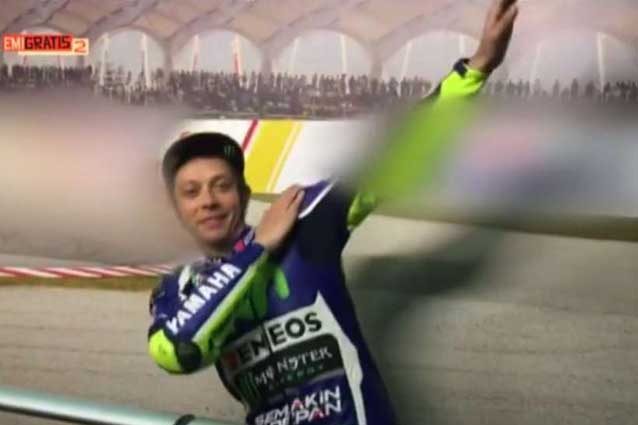 Valentino Rossi irrompe nella settima puntata di Emigratis2 / Mediaset