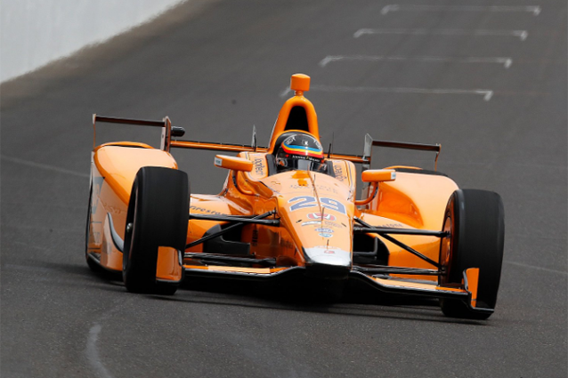 Fernando Alonso sulla pista di Indianapolis – Foto Twitter