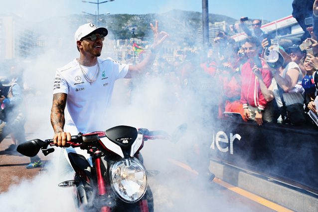 Lewis Hamilton in sella alla sua MV Agusta – Getty Images