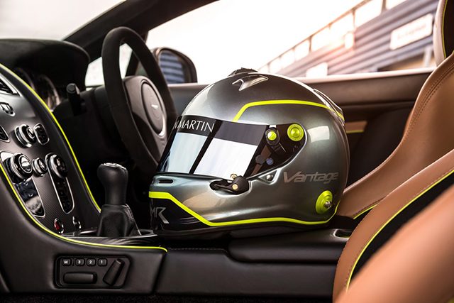 interni-aston-martin-vantage-amr