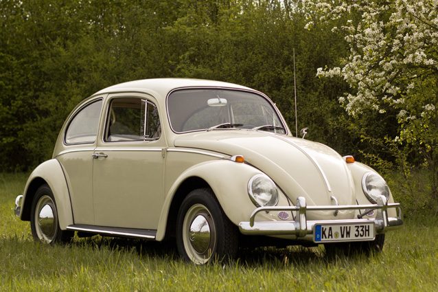 Da auto del popolo tedesco a icona del cinema, il Maggiolino Volkswagen compie 80 anni