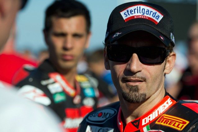 Biaggi migliora, lascia la rianimazione. Papà Pietro: "Nessun pilota a fargli visita"