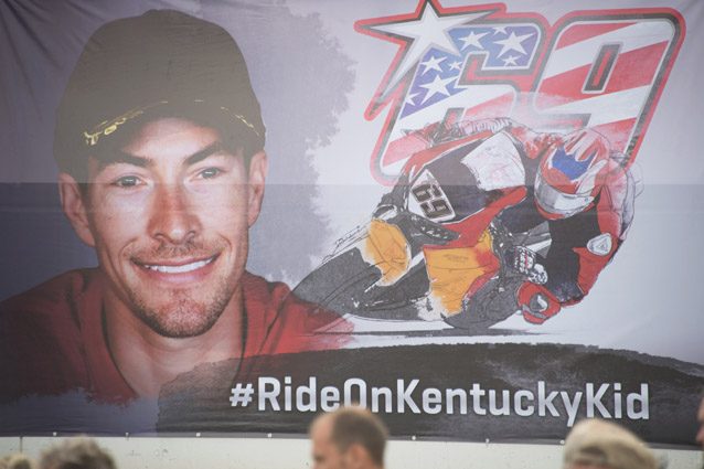 Lo striscione per Nicky Hayden – Getty Images